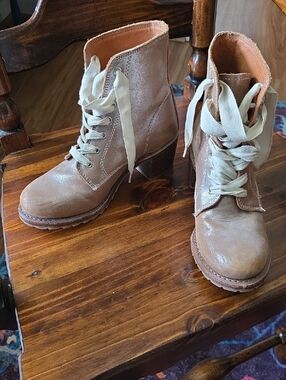 Frye Women’s Lace-Up Ankle Chelsea Boots Blush